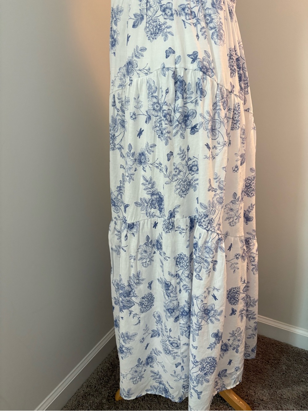 Francesca’s Floral Tie-Shoulder Maxi Dress - Picture 6 of 13